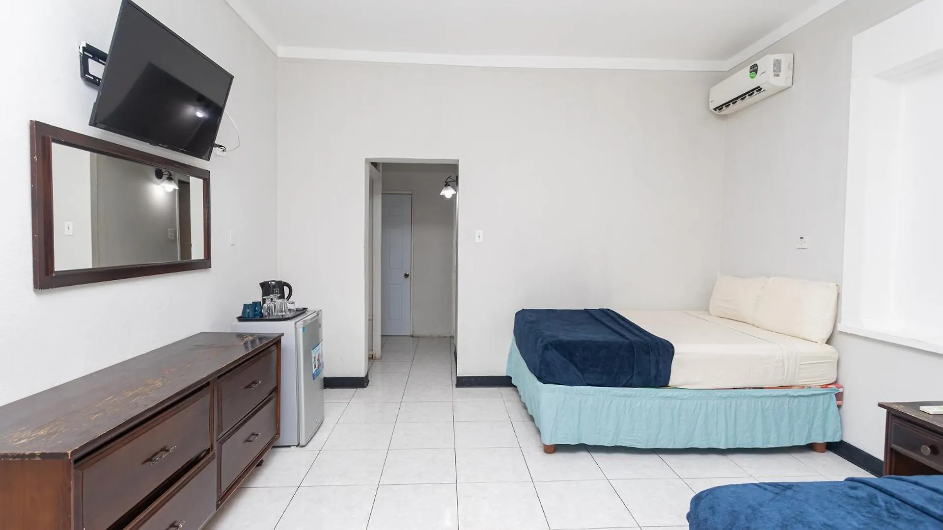 Caribic House Hotel Montego Bay 2*,  Jamaica