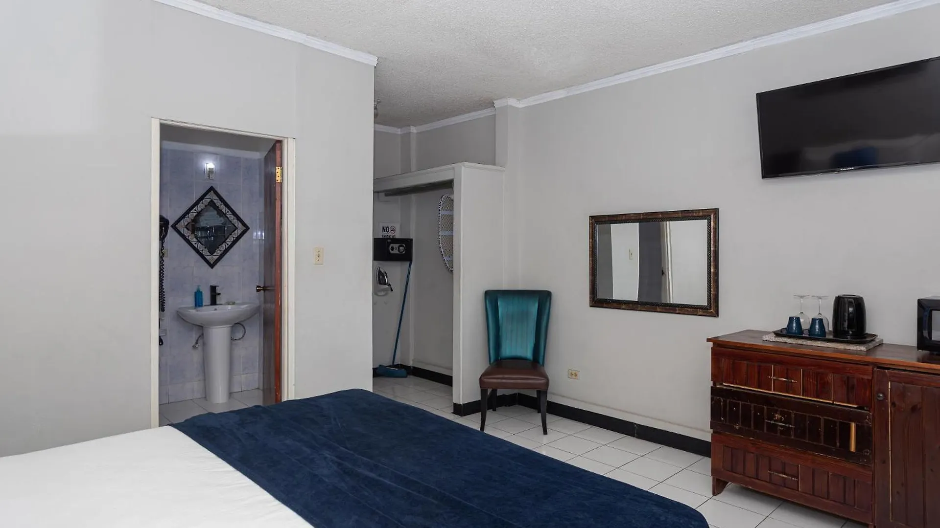 Caribic House Hotel Montego Bay 2*,